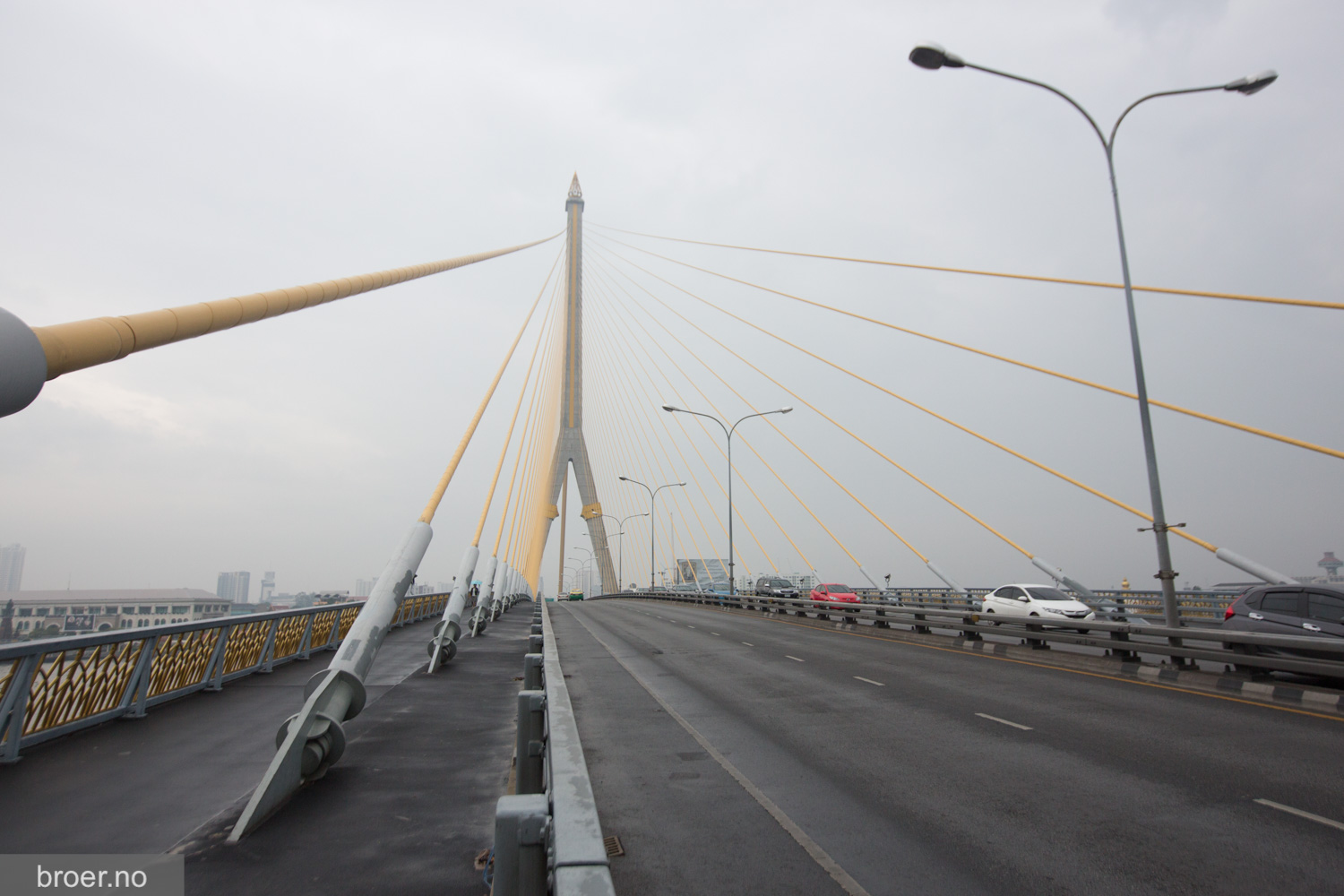 bilde av Rama VIII Bridge