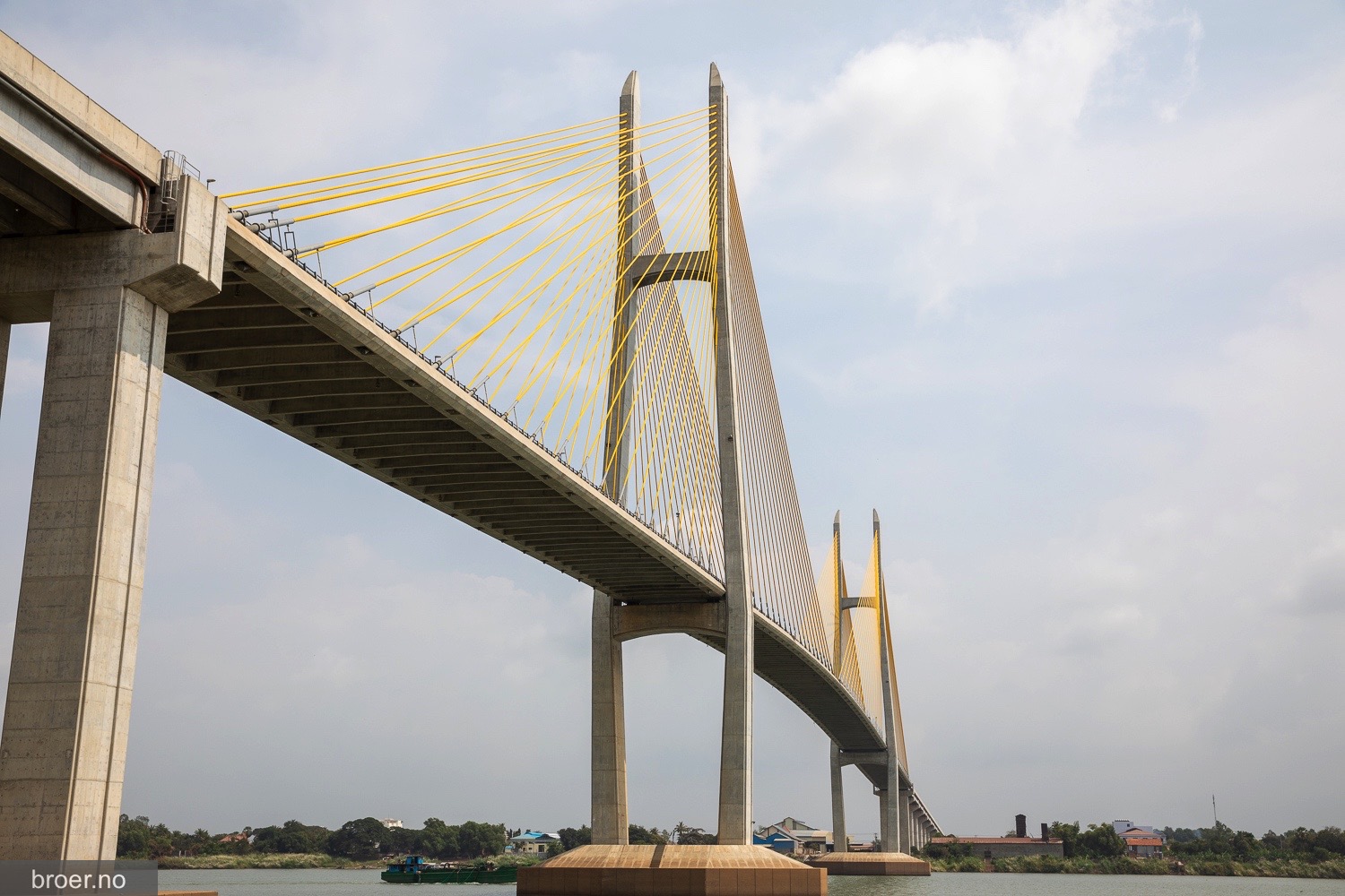 picture of Neak Loeung Bridge