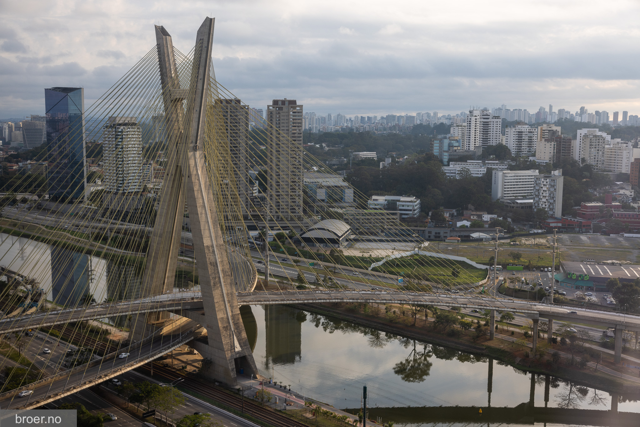 bilde av Octavio Frias de Oliveira broen