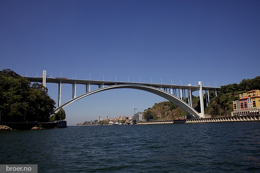 picture of Arrábida Bridge