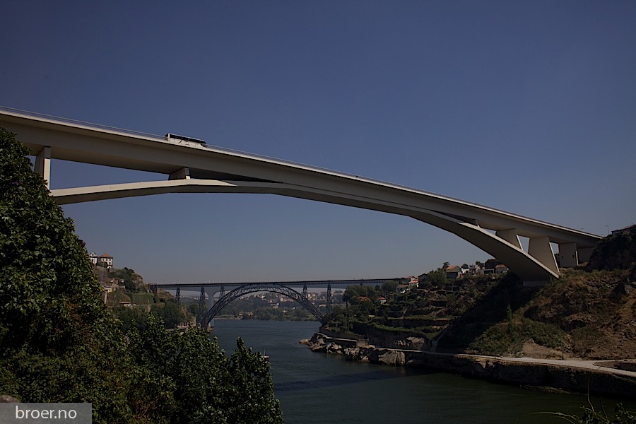 picture of Infante D. Henrique Bridge